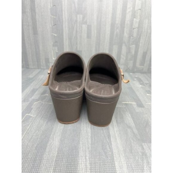 Crocs Sarah Mules Women's Size 9 Brown Slip On - Picture 3 of 7